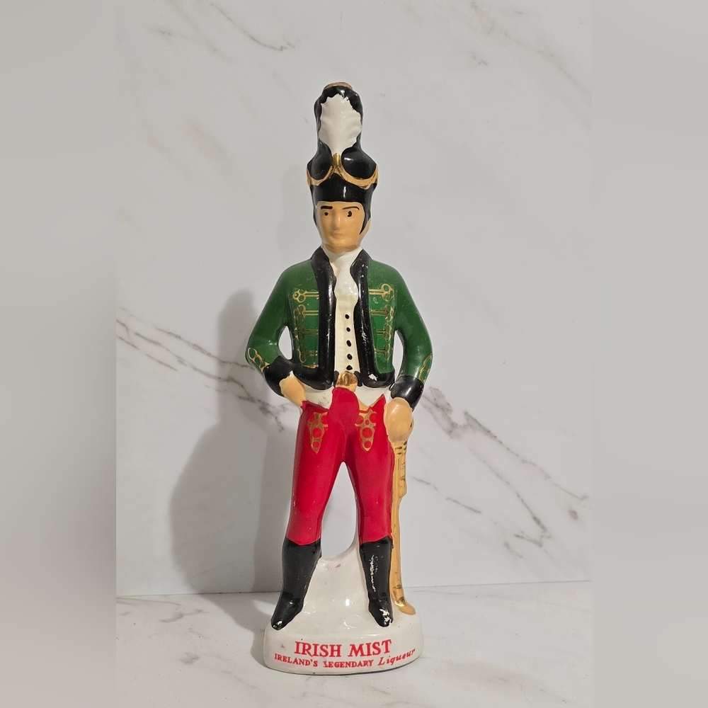 Vintage Soldier Decanter 9.5" Irish Mist Liqueur Coronetti Cunardo Italy w/ Tag